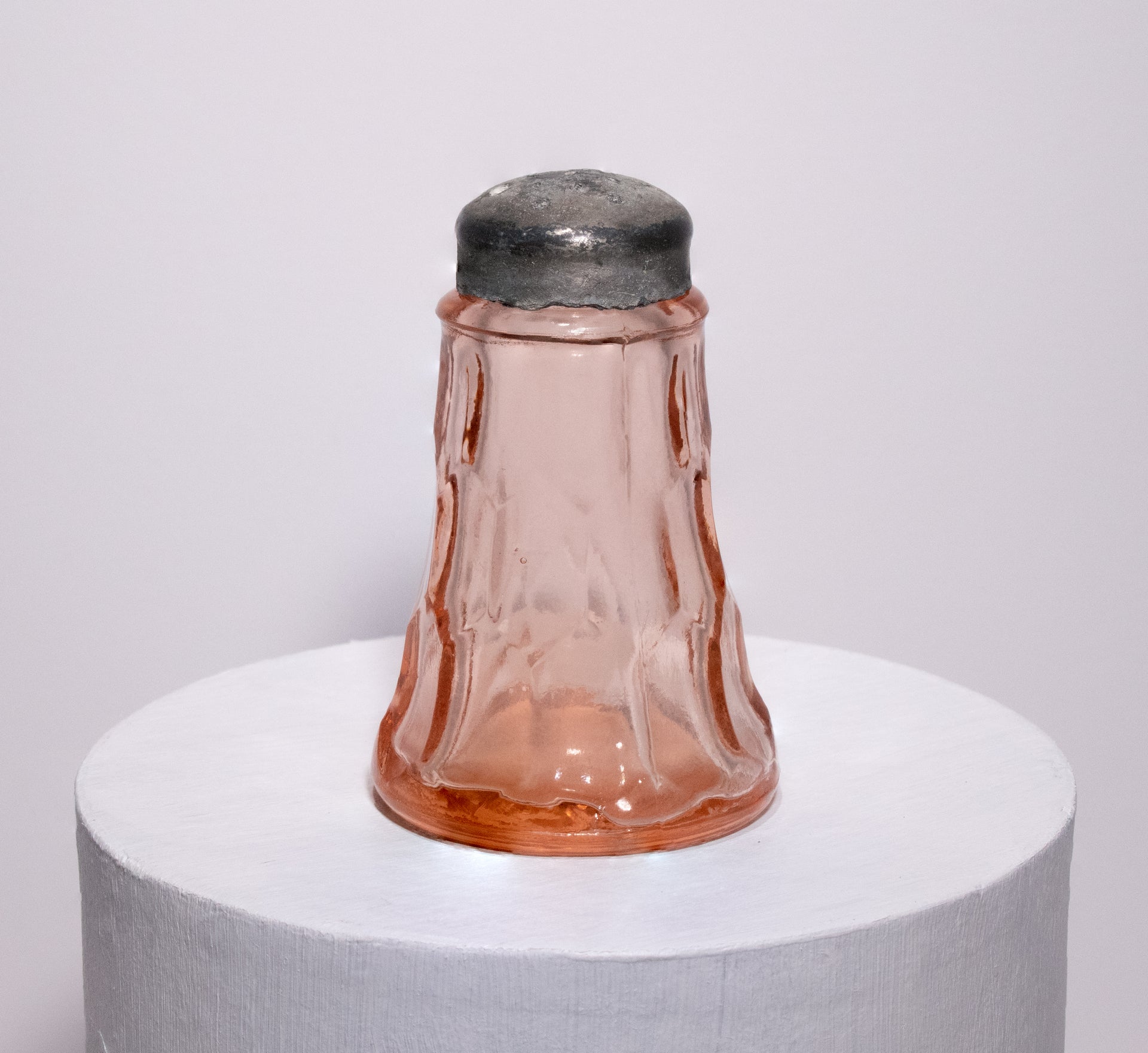 Jeannette Pink Hexagon Optic Salt/Pepper Shaker – Fairwinds Cape Cod
